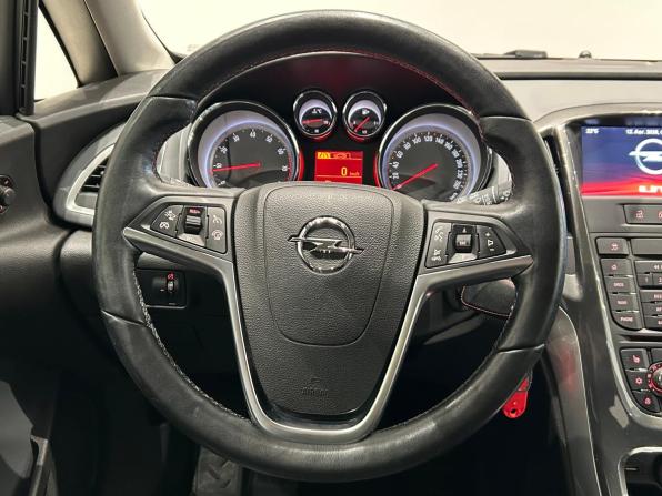 Opel Astra J Рестайлинг с пробегом 2015 года, цена 879 000 рублей, 115000 км, хэтчбек, Автокод Объявления