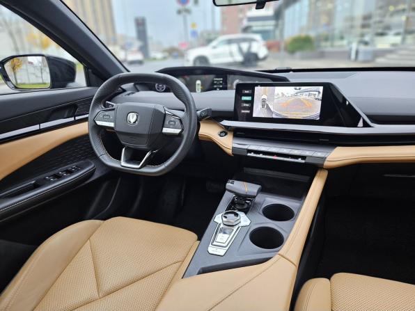 Changan UNI-V I с пробегом 2022 года, цена 2 135 000 рублей, 22000 км, лифтбек, Автокод Объявления