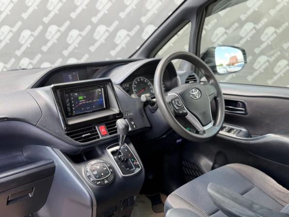 Toyota Voxy III (R80) с пробегом 2014 года, цена 1 450 000 рублей, 136390 км, минивэн, Автокод Объявления
