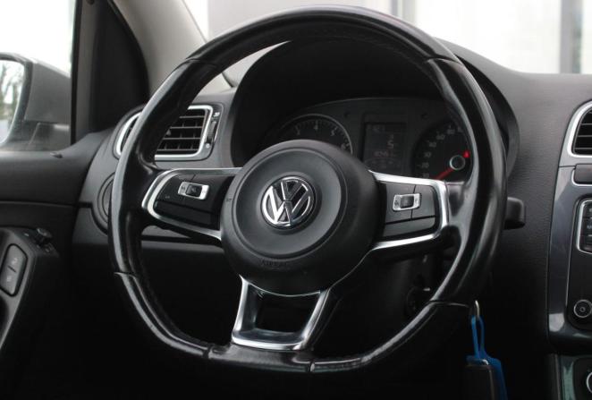 Volkswagen Polo V Рестайлинг с пробегом 2020 года, цена 1 360 000 рублей, 80208 км, седан, Автокод Объявления
