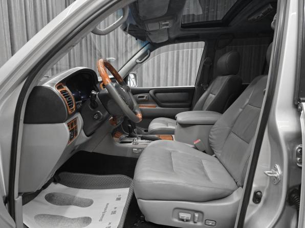 Toyota Land Cruiser 100 Series Рестайлинг 2 с пробегом 2005 года, цена 1 999 000 рублей, 340000 км, внедорожник, Автокод Объявления