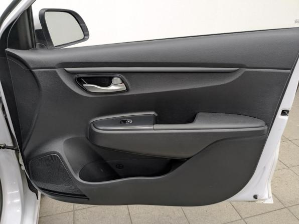 Kia Rio IV Рестайлинг с пробегом 2021 года, цена 1 625 000 рублей, 97751 км, седан, Автокод Объявления
