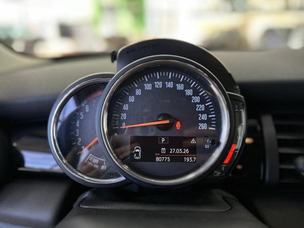 Mini Hatch III (F55/F56) Рестайлинг с пробегом 2018 года, цена 1 800 000 рублей, 80775 км, хэтчбек, Автокод Объявления