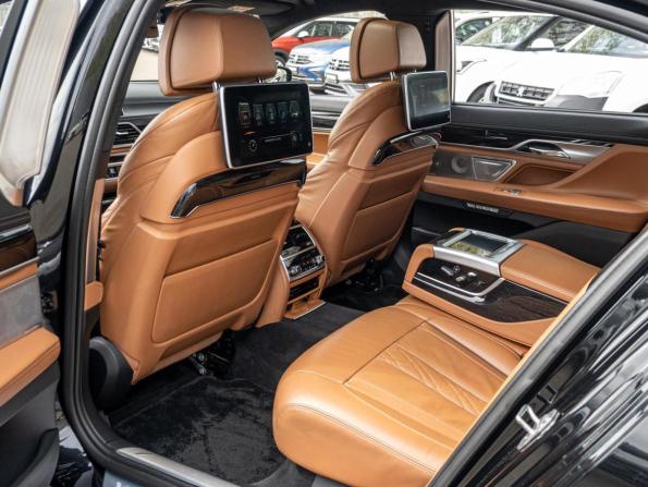 BMW 7 серии VI (G11/G12) с пробегом 2015 года, цена 3 960 000 рублей, 164054 км, седан, Автокод Объявления