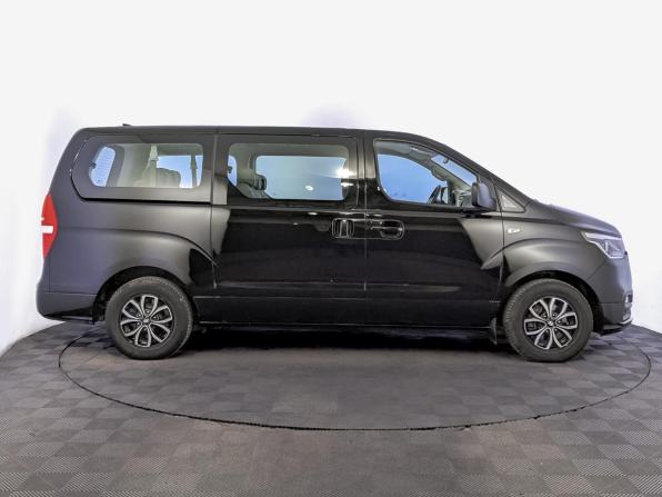 Hyundai H-1 II Рестайлинг 2 с пробегом 2019 года, цена 3 350 000 рублей, 74333 км, минивэн, Автокод Объявления