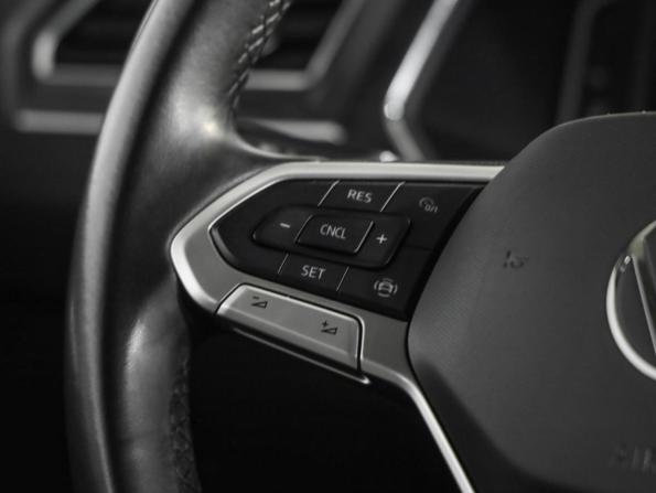 Volkswagen Tiguan II Рестайлинг с пробегом 2021 года, цена 2 599 000 рублей, 74476 км, внедорожник, Автокод Объявления