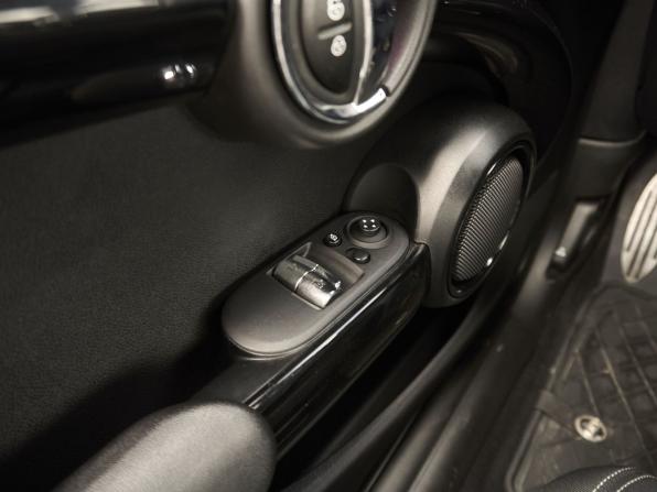 Mini Hatch III (F55/F56) Рестайлинг с пробегом 2020 года, цена 2 978 000 рублей, 84000 км, хэтчбек, Автокод Объявления