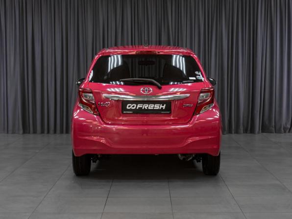 Toyota Vitz III (XP130) Рестайлинг с пробегом 2015 года, цена 869 000 рублей, 100946 км, хэтчбек, Автокод Объявления