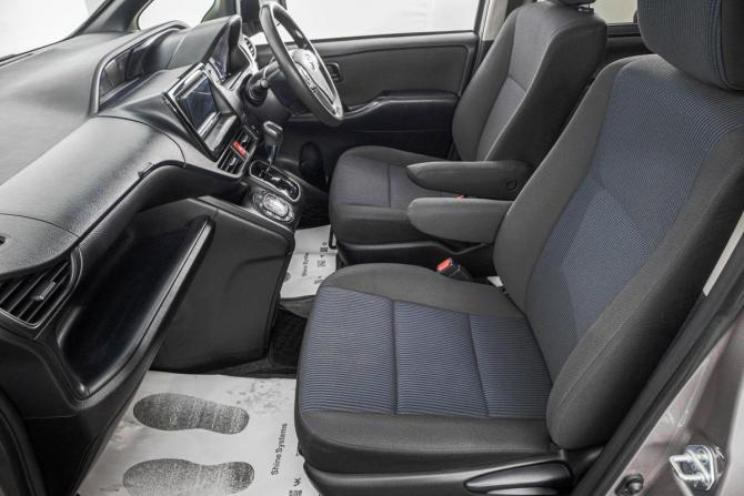 Toyota Voxy III (R80) Рестайлинг с пробегом 2018 года, цена 2 099 000 рублей, 147000 км, минивэн, Автокод Объявления