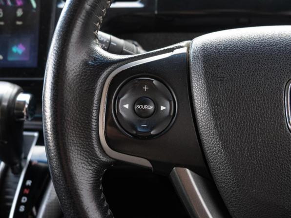 Honda Stepwgn V с пробегом 2016 года, цена 1 775 000 рублей, 151856 км, минивэн, Автокод Объявления