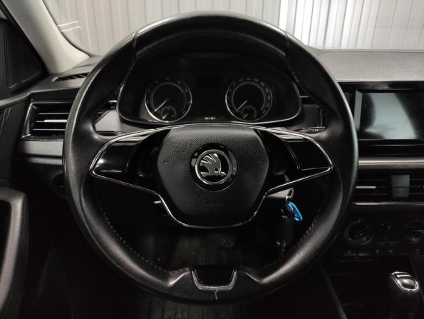 Skoda Rapid II с пробегом 2022 года, цена 1 592 000 рублей, 63580 км, лифтбек, Автокод Объявления