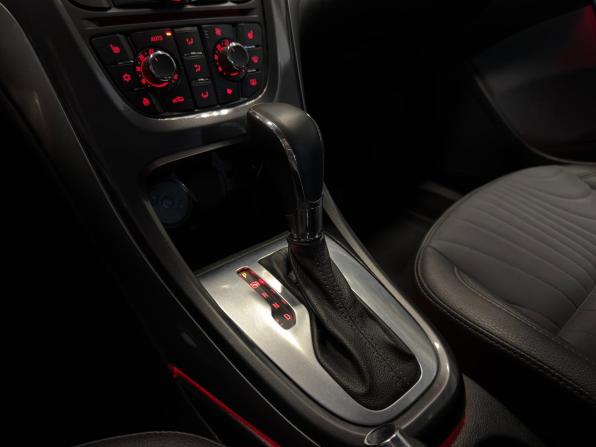 Opel Astra J Рестайлинг с пробегом 2013 года, цена 699 000 рублей, 193000 км, седан, Автокод Объявления