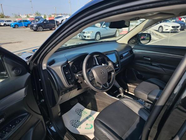 Mitsubishi Outlander III Рестайлинг 3 с пробегом 2020 года, цена 2 349 995 рублей, 122441 км, внедорожник, Автокод Объявления