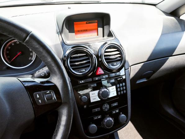 Opel Corsa D Рестайлинг II с пробегом 2013 года, цена 659 000 рублей, 160938 км, хэтчбек, Автокод Объявления