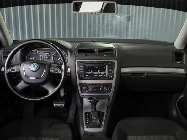 Skoda Octavia II (A5) Рестайлинг с пробегом 2013 года, цена 1 159 000 рублей, 137670 км, лифтбек, Автокод Объявления