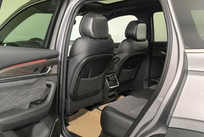 Geely Monjaro I Рестайлинг с пробегом 2025 года, цена 4 100 000 рублей, 3801 км, внедорожник, Автокод Объявления