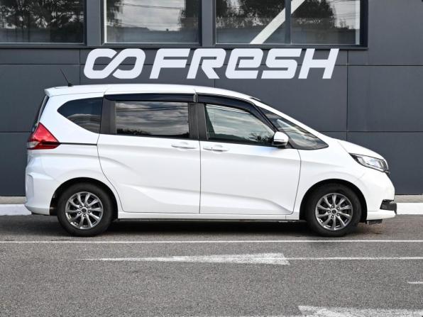 Honda Freed II Рестайлинг с пробегом 2019 года, цена 1 799 000 рублей, 71456 км, компактвэн, Автокод Объявления