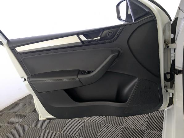 Skoda Rapid I Рестайлинг с пробегом 2019 года, цена 1 445 000 рублей, 50978 км, лифтбек, Автокод Объявления