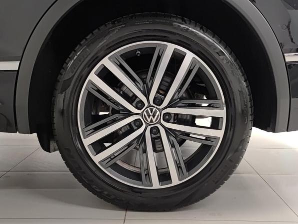 Volkswagen Tiguan II Рестайлинг с пробегом 2021 года, цена 4 243 000 рублей, 67635 км, внедорожник, Автокод Объявления