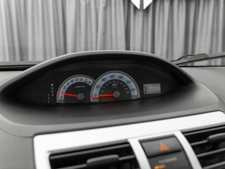 Toyota Yaris II Москва  - изображение 11