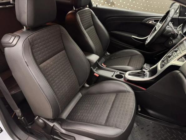Opel Astra J Рестайлинг с пробегом 2012 года, цена 615 000 рублей, 169292 км, хэтчбек, Автокод Объявления