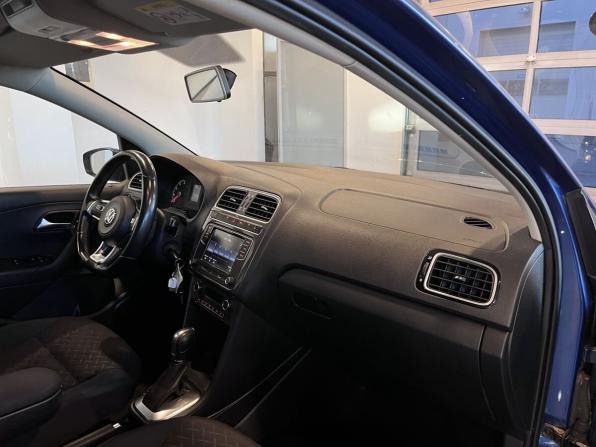 Volkswagen Polo V Рестайлинг с пробегом 2019 года, цена 1 365 000 рублей, 141471 км, седан, Автокод Объявления