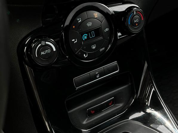 Ford Fiesta Mk6 Рестайлинг с пробегом 2016 года, цена 855 600 рублей, 118864 км, хэтчбек, Автокод Объявления