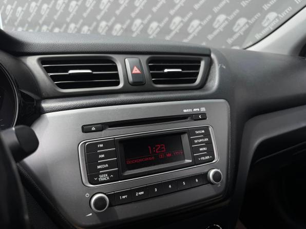 Kia Rio III Рестайлинг с пробегом 2016 года, цена 895 000 рублей, 133000 км, седан, Автокод Объявления