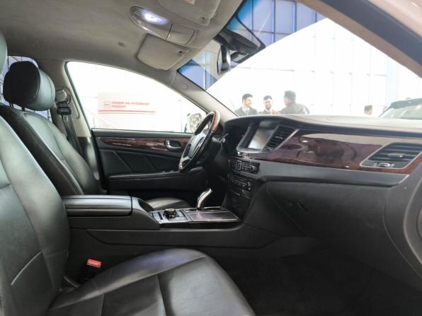 Hyundai Equus II Рестайлинг с пробегом 2016 года, цена 1 300 000 рублей, 176400 км, седан, Автокод Объявления
