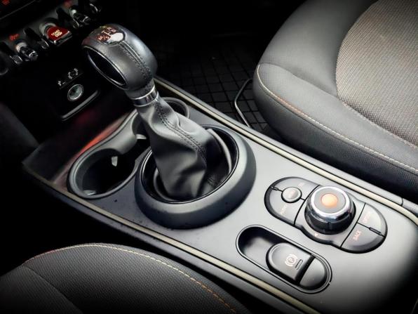 Mini Clubman II с пробегом 2017 года, цена 1 725 000 рублей, 109365 км, универсал, Автокод Объявления
