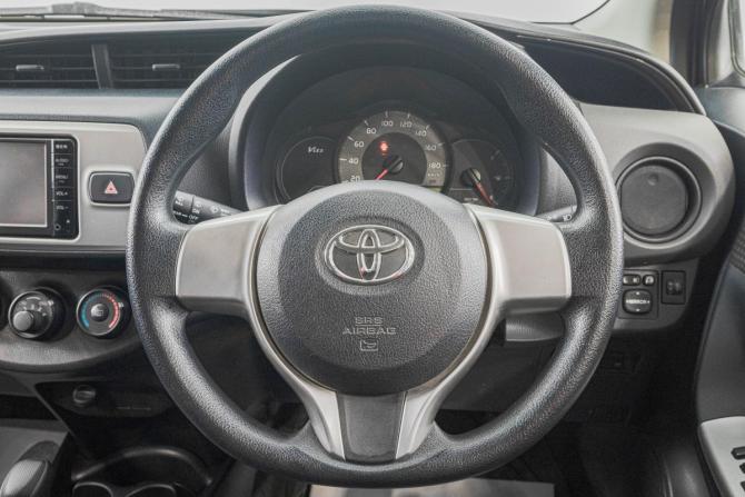 Toyota Vitz III (XP130) Рестайлинг с пробегом 2015 года, цена 849 000 рублей, 102000 км, хэтчбек, Автокод Объявления