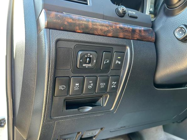 Toyota Land Cruiser 200 Series Рестайлинг 1 с пробегом 2013 года, цена 3 885 000 рублей, 178000 км, внедорожник, Автокод Объявления
