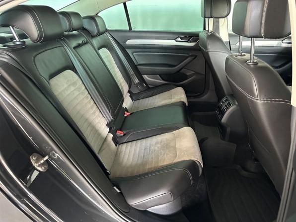 Volkswagen Passat B8 с пробегом 2017 года, цена 1 997 000 рублей, 142575 км, седан, Автокод Объявления