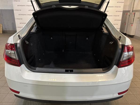 Skoda Octavia III (A7) Рестайлинг с пробегом 2017 года, цена 1 559 000 рублей, 175000 км, лифтбек, Автокод Объявления