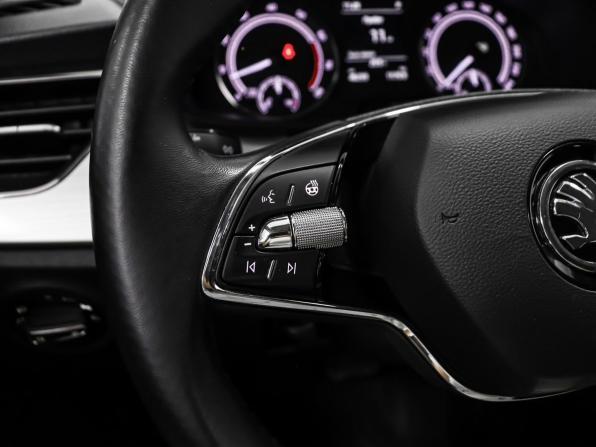 Skoda Rapid II с пробегом 2021 года, цена 1 649 000 рублей, 46233 км, лифтбек, Автокод Объявления