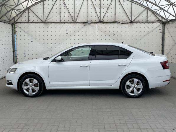 Skoda Octavia III (A7) Рестайлинг с пробегом 2020 года, цена 2 400 000 рублей, 125776 км, лифтбек, Автокод Объявления