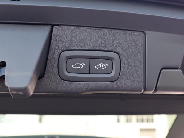 Volvo XC60 II Рестайлинг с пробегом 2024 года, цена 6 605 000 рублей, 8544 км, внедорожник, Автокод Объявления
