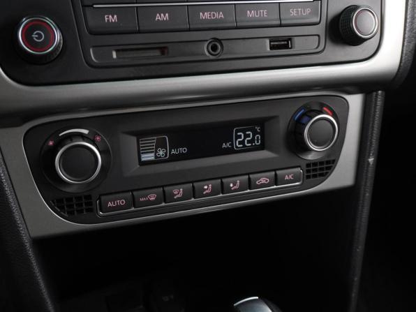 Volkswagen Polo V Рестайлинг с пробегом 2018 года, цена 1 349 000 рублей, 74315 км, седан, Автокод Объявления