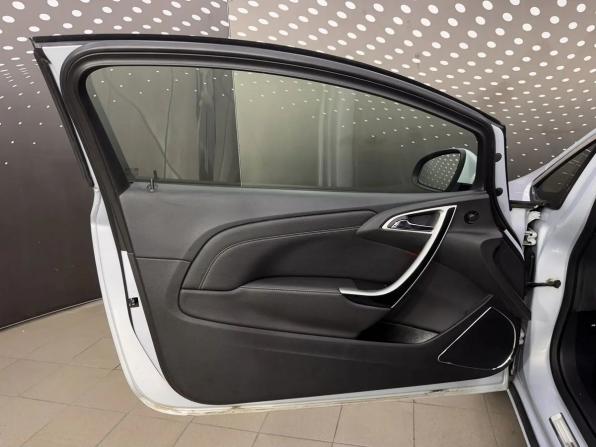 Opel Astra J Рестайлинг с пробегом 2012 года, цена 615 000 рублей, 169292 км, хэтчбек, Автокод Объявления