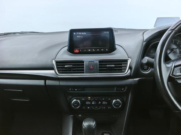 Mazda Axela III Рестайлинг с пробегом 2016 года, цена 1 290 000 рублей, 121596 км, седан, Автокод Объявления