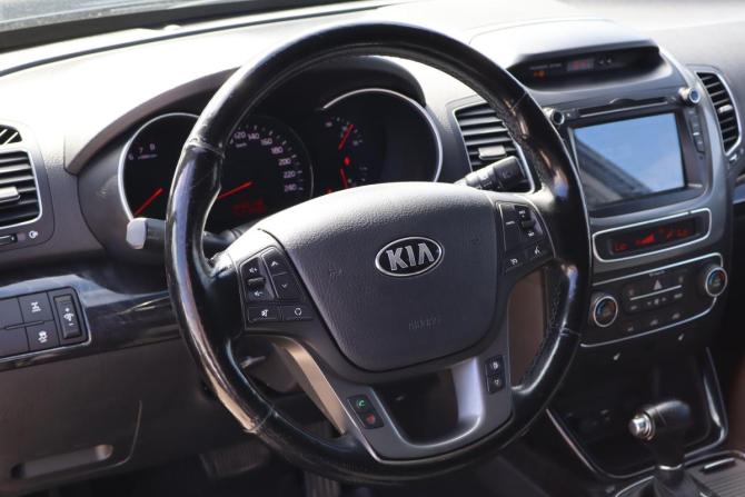 Kia Sorento II Рестайлинг с пробегом 2018 года, цена 1 699 000 рублей, 214000 км, внедорожник, Автокод Объявления