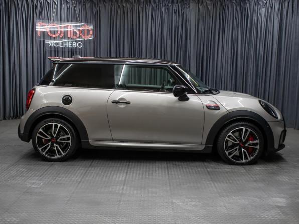 Mini Hatch III (F55/F56) Рестайлинг 2 с пробегом 2021 года, цена 4 149 000 рублей, 5607 км, хэтчбек, Автокод Объявления