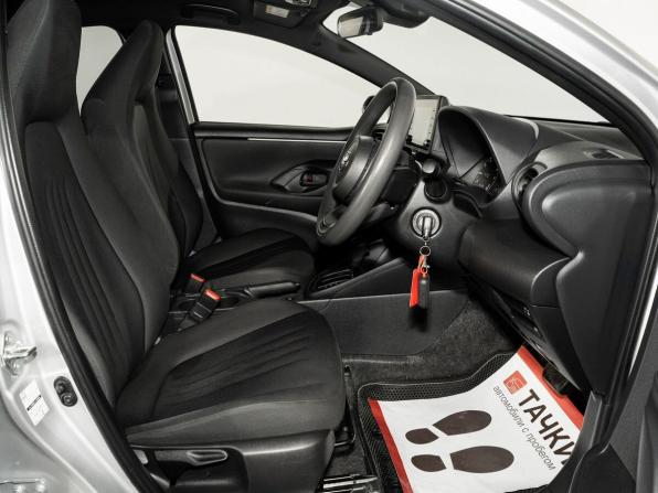 Toyota Yaris IV с пробегом 2021 года, цена 1 299 500 рублей, 53750 км, хэтчбек, Автокод Объявления
