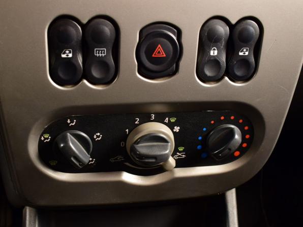 Renault Sandero I с пробегом 2011 года, цена 379 995 рублей, 158180 км, хэтчбек, Автокод Объявления