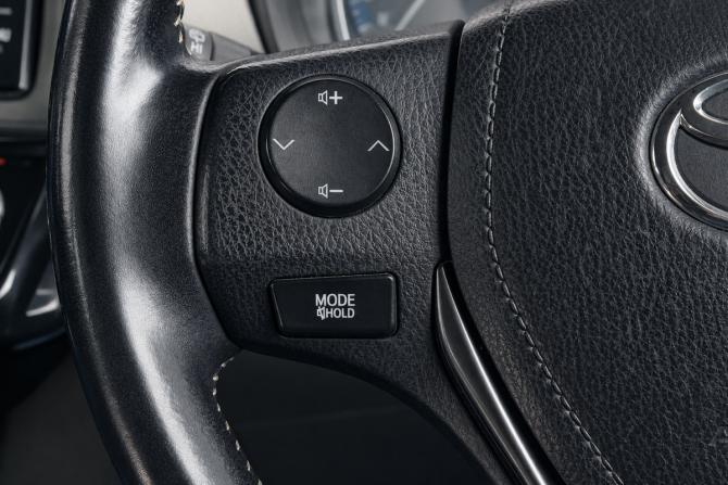 Toyota Corolla XI (E160 E170 E180) Рестайлинг 1 с пробегом 2018 года, цена 1 689 000 рублей, 161546 км, универсал, Автокод Объявления