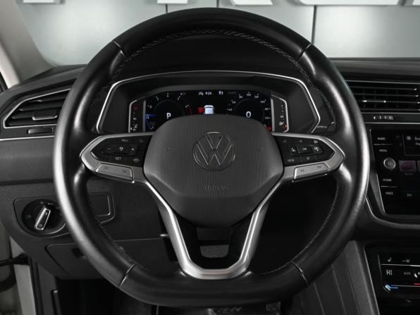 Volkswagen Tiguan II Рестайлинг с пробегом 2021 года, цена 2 399 000 рублей, 129656 км, внедорожник, Автокод Объявления
