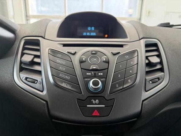Ford Fiesta Mk6 Рестайлинг с пробегом 2015 года, цена 844 000 рублей, 105027 км, хэтчбек, Автокод Объявления