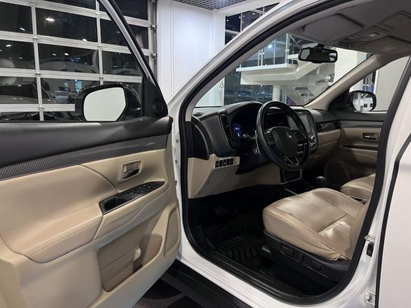 Mitsubishi Outlander III Рестайлинг 3 с пробегом 2020 года, цена 2 710 000 рублей, 112605 км, внедорожник, Автокод Объявления