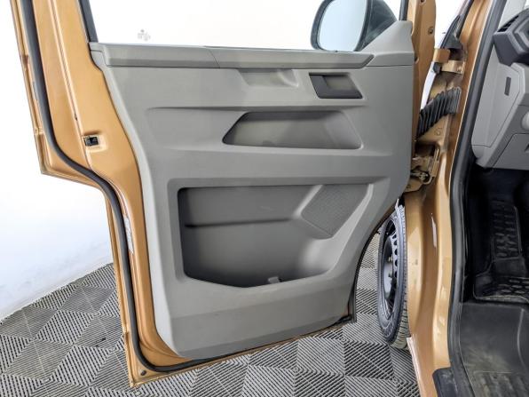Volkswagen Caravelle T6 Рестайлинг с пробегом 2021 года, цена 4 320 000 рублей, 62925 км, минивэн, Автокод Объявления