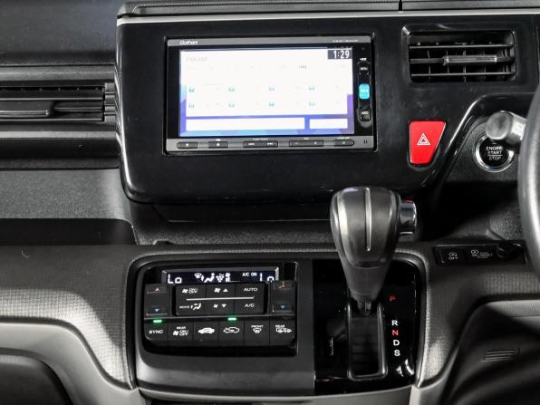 Honda Stepwgn V с пробегом 2015 года, цена 1 530 000 рублей, 153606 км, минивэн, Автокод Объявления